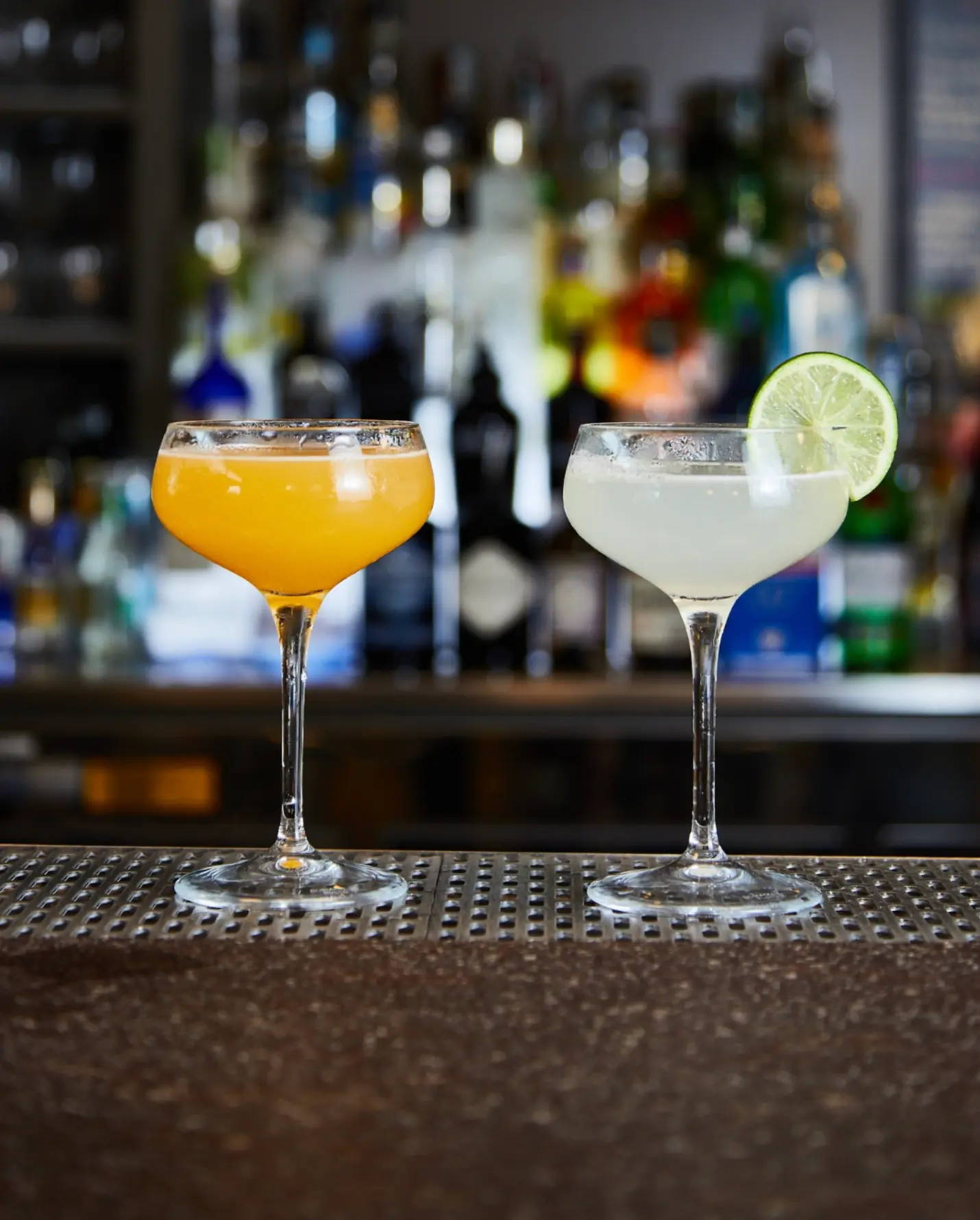 Due cocktail al bancone del Blu's