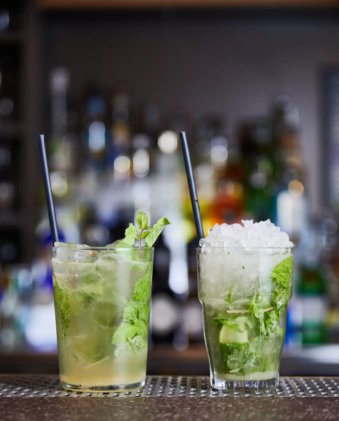 Due mojito al bancone del Blu's